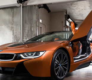 Автомобили BMW научились открывать при помощи cмартфона