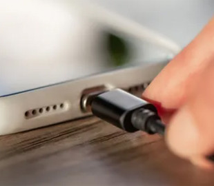 Навіть без компʼютера: як перекинути дані з iPhone на USB-флешку