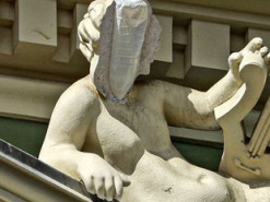 "Бутылочное" искусство в Одессе породило волну шуток и мемов