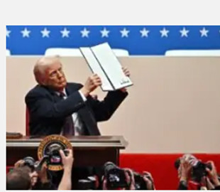 Юристи звинуватили Дональда Трампа у використанні штучного інтелекту при складанні указів