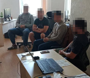 Терроризировали киевлян: в столице задержали группу "черных коллекторов"