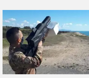 Італійські розробники успішно випробували нову антидронову рушницю, що блокує сигнали GPS