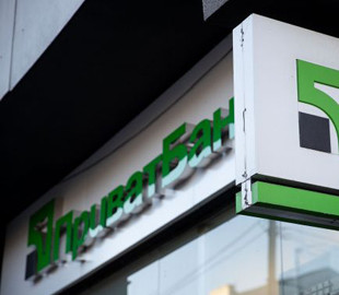 "ПриватБанк" попередив про технічні роботи: коли не працюватимуть банкомати