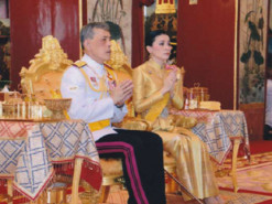 У Таїланді активістку ув’язнили через одяг, як у королеви