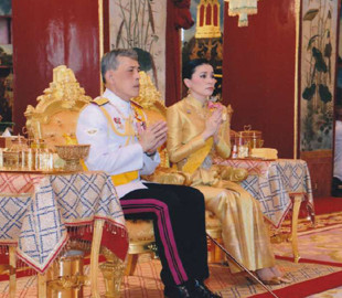 У Таїланді активістку ув’язнили через одяг, як у королеви