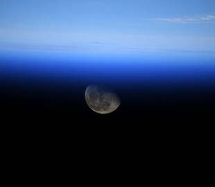 Астронавт ESA сделал снимки Луны с борта МКС