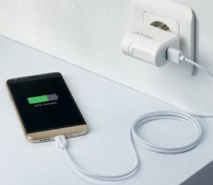 Чому смартфон почав повільно заряджатися: перелік причин та їх вирішення