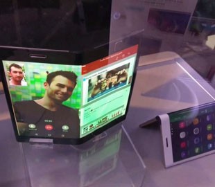 Первый шаг к складному смартфону Samsung: производство OLED-дисплеев скоро стартует