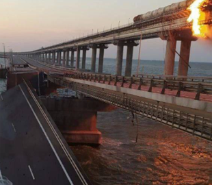 Окупанти почали пропускати Керченським мостом легкові авто