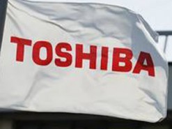 Toshiba наполовину сократит годовой прогноз по операционной прибыли