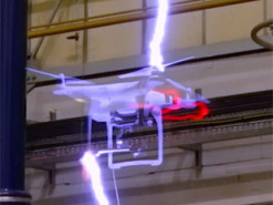 У Японії успішно протестували дрони для управління блискавками