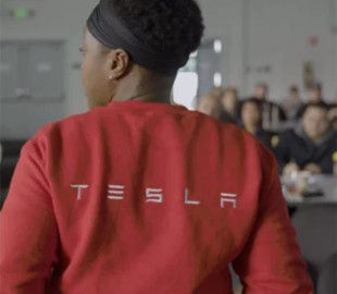 Досягнення Tesla: компанія випустила відео про свої успіхи за минулий рік