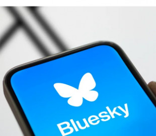 Сотні тисяч людей тікають з соцмережі Ілона Маска. Bluesky вибився у рейтинги найпопулярніших платформ