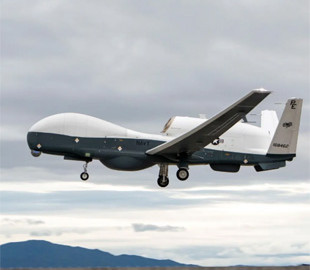 Розробники Northrop Grumman представили стратегічний бойовий дрон MQ-4C Triton