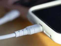 Зручність або небезпечна помилка: чи слід відключати зарядне, коли воно не використовується