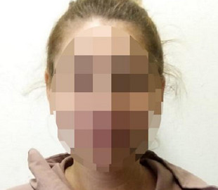 У Києві слідчі підозрюють одеситку у вчиненні шахрайських дій з банківськими картками