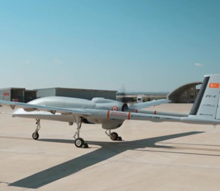 Ударний Bayraktar TB3 «навчився» автономним зльоту та посадці на кораблі