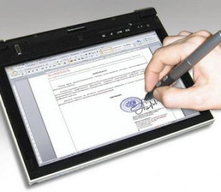 Суд: украинка, подтвердившая интернет-кредитный договор электронной подписью, будет платить всю сумму с процентами