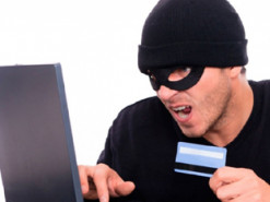 На Днепропетровщине полицейский продавал оружие через интернет