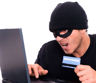 На Днепропетровщине полицейский продавал оружие через интернет