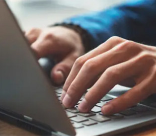 Як максимально продовжити роботу батареї ноутбука під час відключення світла