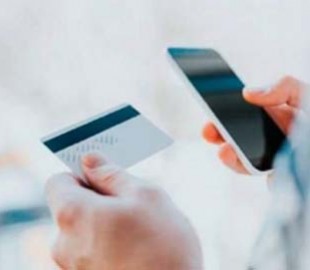 Псевдопрацівник банку виманив у жінки 9 тисяч гривень