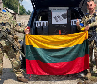 ЗСУ отримали сотні дронів та інших девайсів від литовських волонтерів