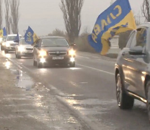 У Молдові влаштували автопробіг під гаслом "Слава Україні!"