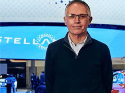 Глава Stellantis очікує великих проблем з акумуляторами для електрокарів