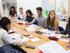 Як штучний інтелект впливає на навчання та мислення сучасних підлітків