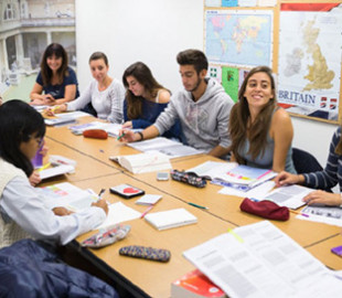 Як штучний інтелект впливає на навчання та мислення сучасних підлітків