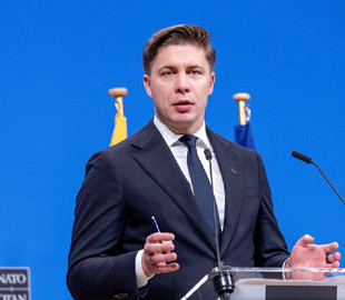 Литва посилить захист інфраструктури після спроби підпалу складу з обладнанням Starlink