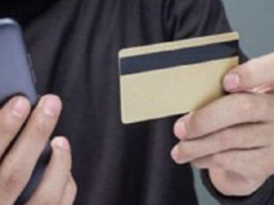 Чоловік оформив на бабусю фейкову допомогу від "Червоного Хреста" та ще й кредит