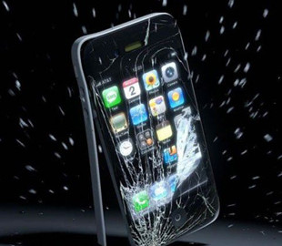 Чи можна користуватись смартфоном з тріснутим екраном: фахівці назвали головні небезпеки