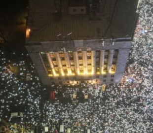 У Сербії відбувся багатотисячний мітинг проти державного мовника