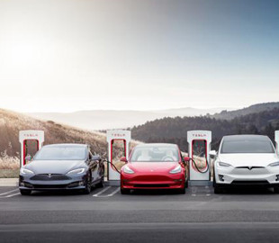 Tesla делает 50% скидку на зарядку через свои станции