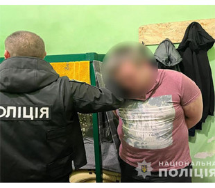 Поліцейські викрили ув'язненого, який «продавав» військовослужбовцям неіснуючі товари