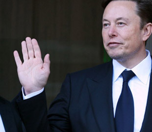 Маска звинувачують в інсайдерській торгівлі акціями