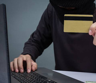 Телефонний аферист виманив у пенсіонерки конфіденційні дані та спустошив її картку