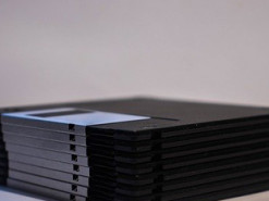 Влада Японії відзвітувала про перемогу у "війні з дискетами"