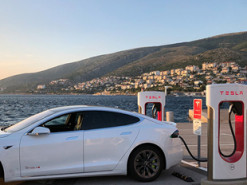 Tesla установила более 6000 станций быстрой зарядки Supercharger на 600 заправках Европы