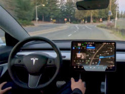 Китай заперечує заяви Ілона Маска про швидке схвалення Tesla FSD