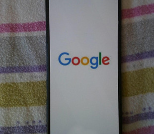 Опубликованы первые фотографии смартфона Google Pixel