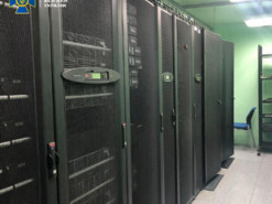 Посадовці Державної податкової служби сприяли виведенню у «тінь» понад 500 мільйонів гривень щомісяця