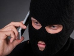 Житомирянин із в'язниці разом зі спільниками ошукали жителів області на 400 тис грн