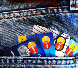 Французькі банки відмовляються від PIN-кодів: чим замінять звичний спосіб оплати