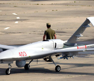 Беспилотник Bayraktar помог ВСУ уничтожить колонну военной техники России