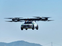 Перша аварія Tesla Cybertruck призвела до незначних травм учасників ДТП