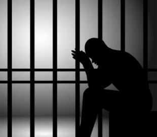 На Київщині на 15 років увʼязнили диверсанта, який підпалив Укрпошту і електрощитову