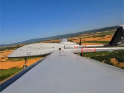 Дрон Bayraktar TB3 з турецьким двигуном піднявся на висоту 11 км